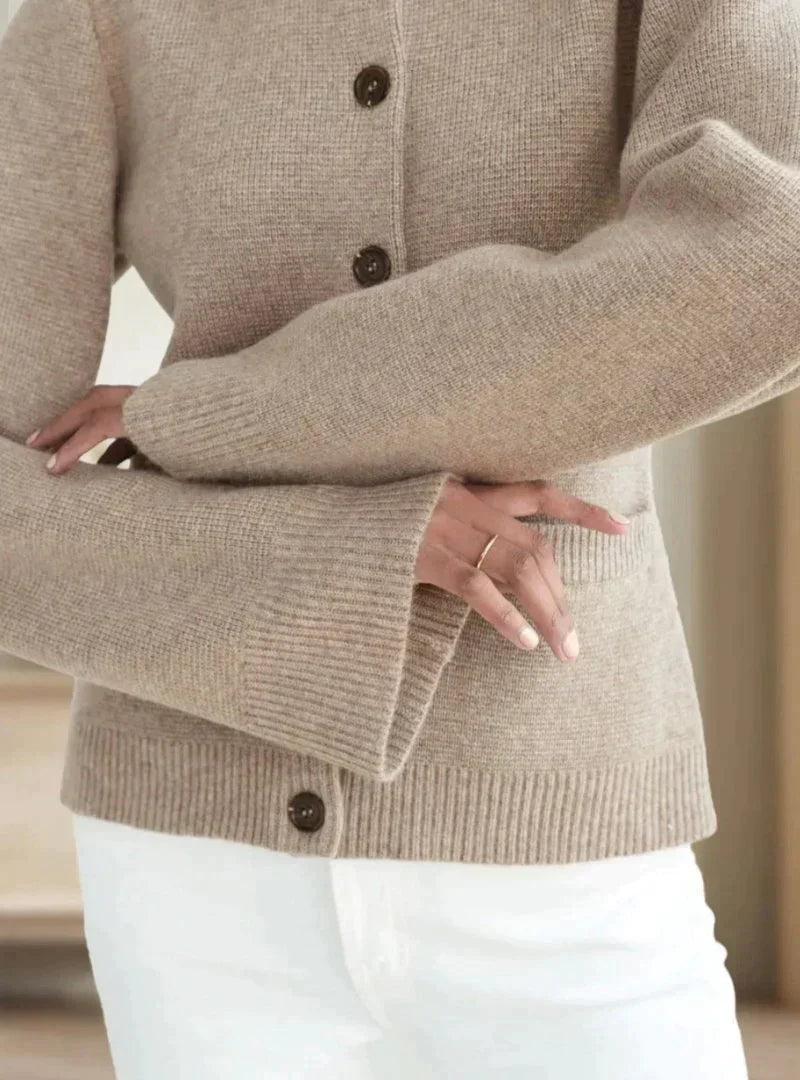 Cozy Elegance Svart Cardigan med Elegant Design og Lommer for Kvinner